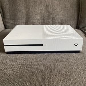 Xbox one s and controllers